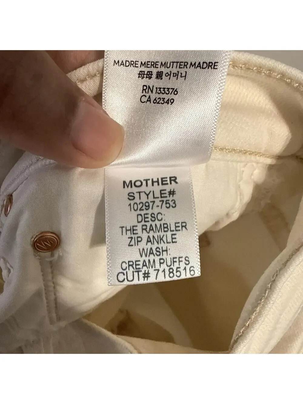 MOTHER The Rambler High-Rise Zip Ankle Jeans in Cream Puff - Size 28 - Picture 14 of 15